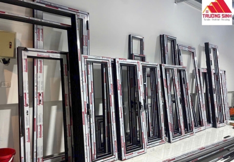 Khung cửa nhôm kính là gì? Cấu tạo, kích thước và lưu ý khi chọn